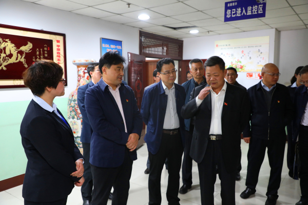 河南省新鄉(xiāng)市委常委、組織部長王樂新來平原商場調(diào)研
