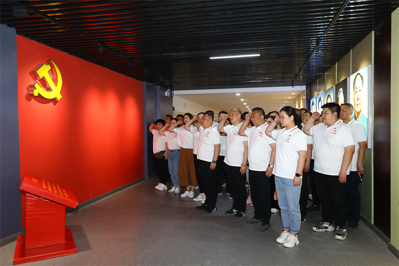 商場“學(xué)黨史 勵(lì)心智 強(qiáng)意志 跟黨走”黨史學(xué)習(xí)教育走進(jìn)衛(wèi)輝